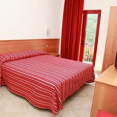 Luigiane Hotel 2*
